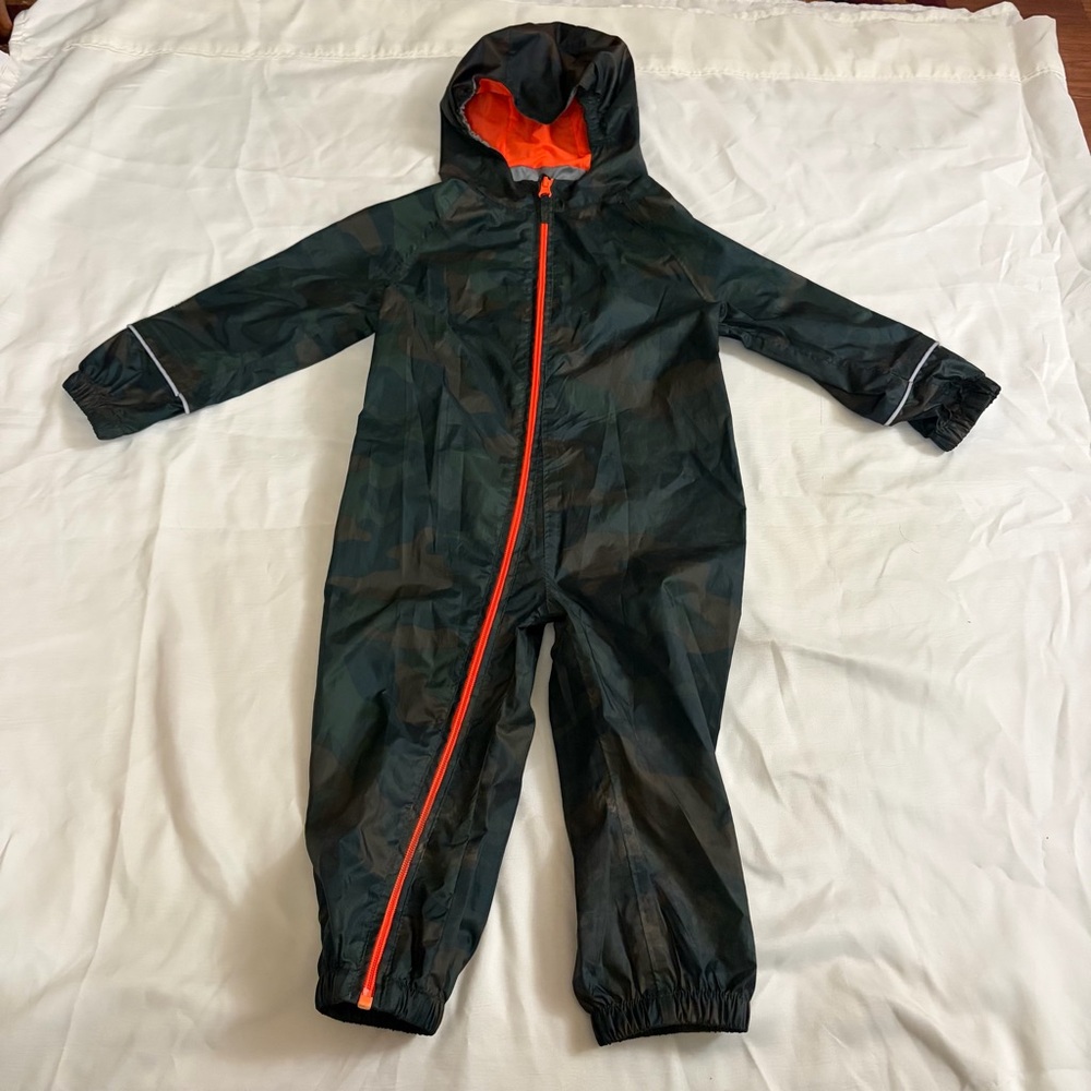 Mountain warehouse‎ camo splash suit size 2-3yrs
